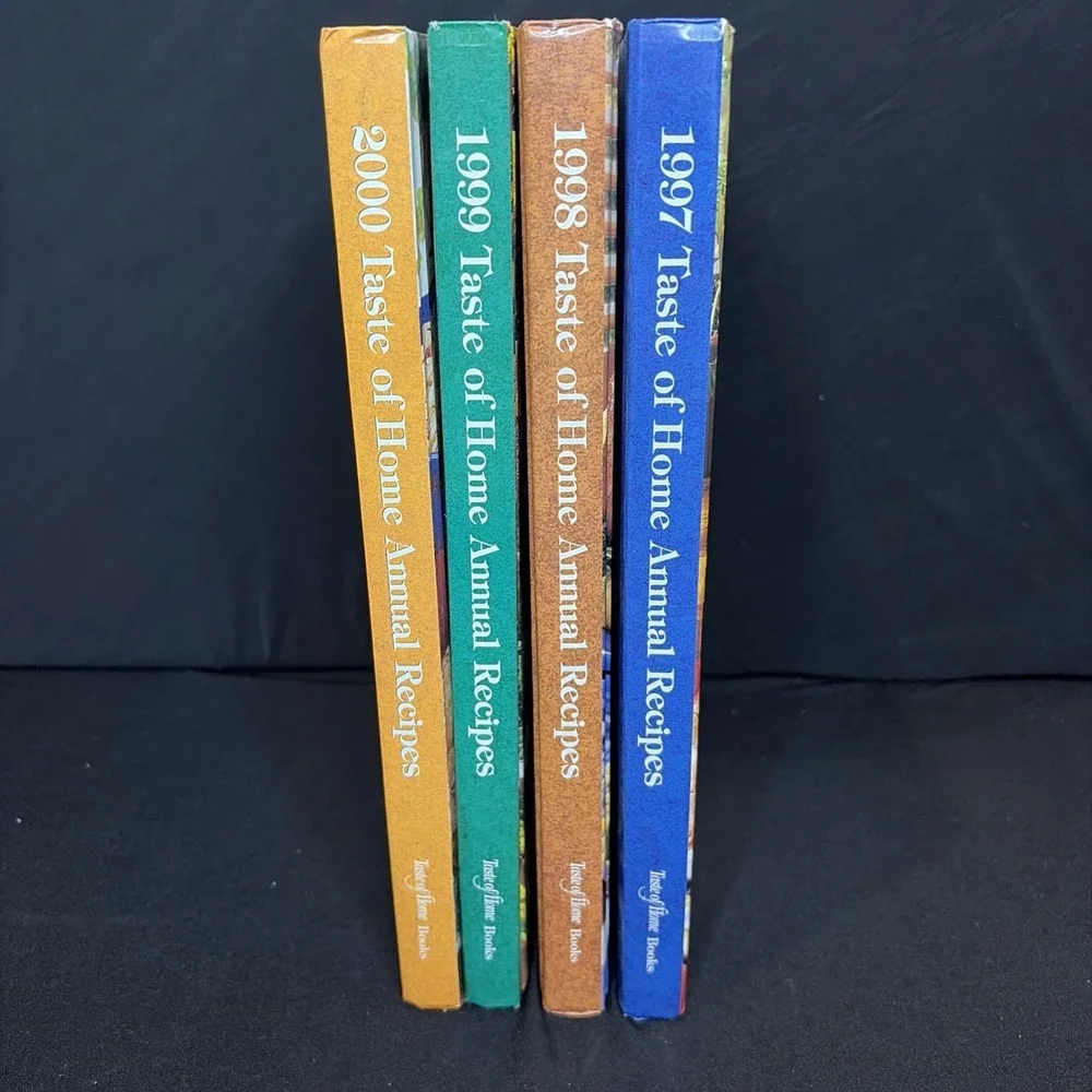 Lot of 4 TASTE OF HOME‎ ANNUAL RECIPES Cookbooks - 1997, 1998, 1999, And 2000